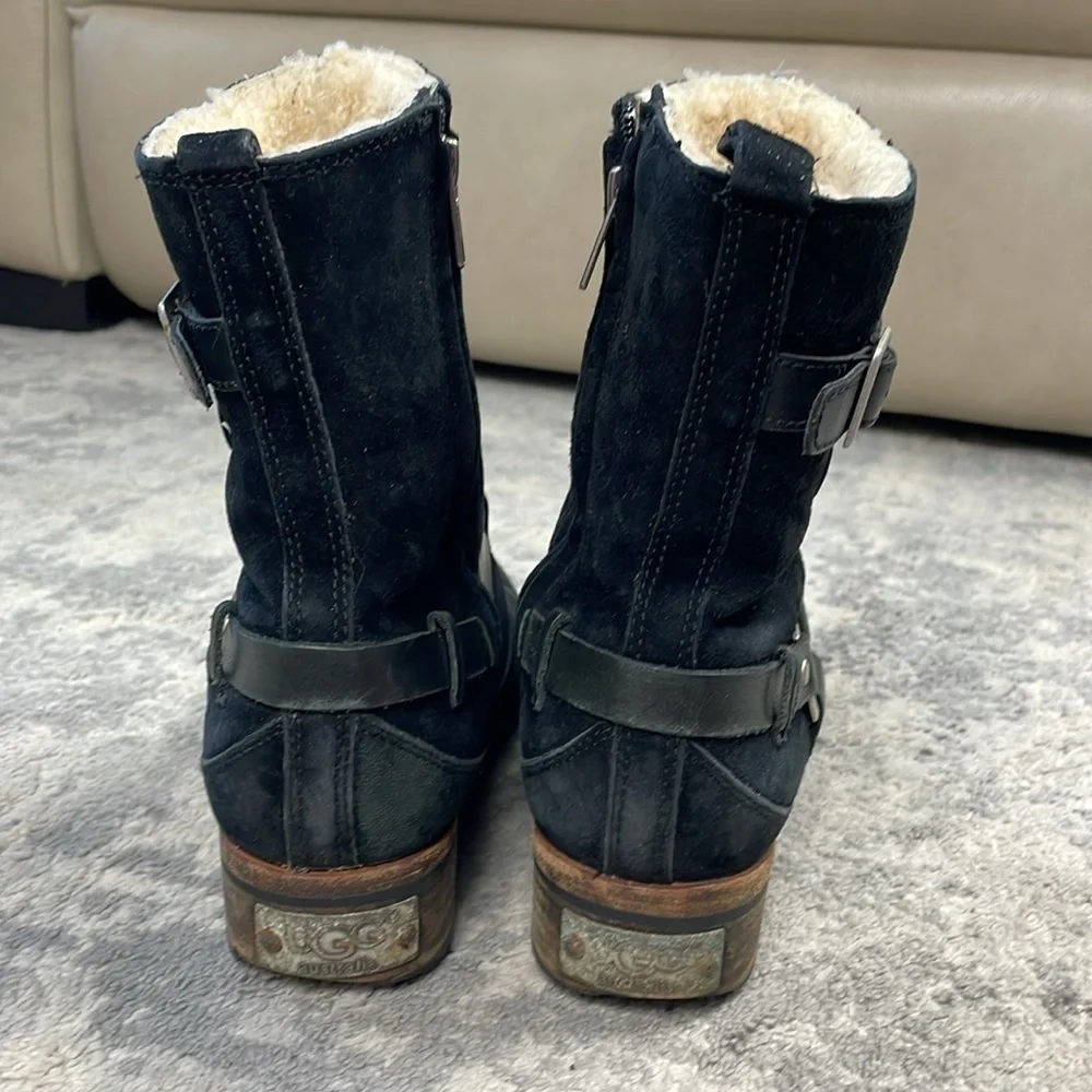 UGG Endell 5604 Black Suede Leather Shearling Ankle Harness Boot Distressed Sz 7